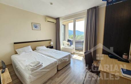 Sea view, beachfront, 3 bedrooms, “Obzor Beach Resort” complex - Photo 22
