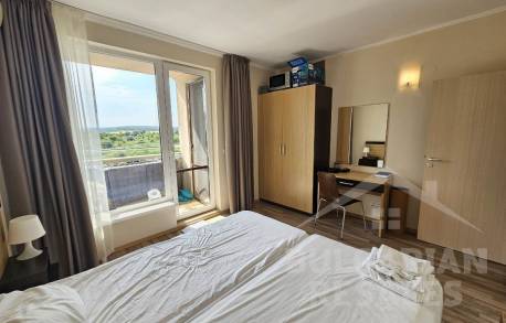 Sea view, beachfront, 3 bedrooms, “Obzor Beach Resort” complex - Photo 23
