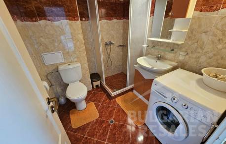 Spacious apartment with sea and mountain views in Elenite - Photo 12