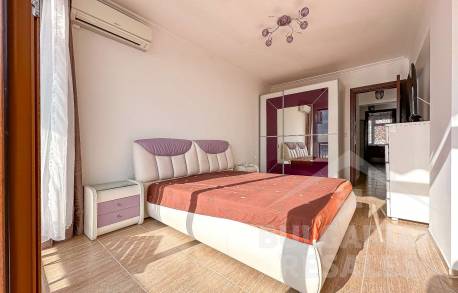 Апартамент с няколко спални и гледка към морето - Снимка 20