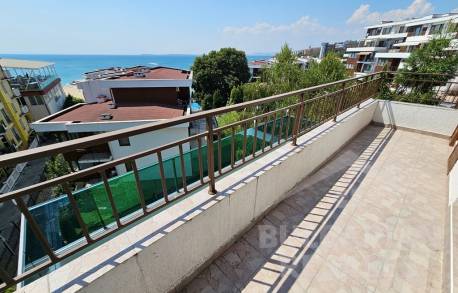 Spacious apartment with sea and mountain views in Elenite - Photo 11