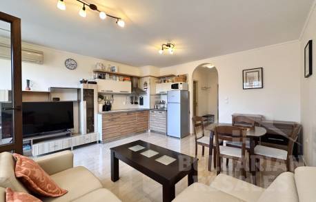 Bright apartment with a pool view in a prestigious complex in Nessebar - Photo 4