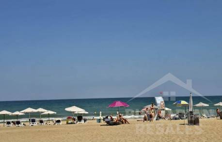 Sea view, beachfront, 3 bedrooms, “Obzor Beach Resort” complex - Photo 30