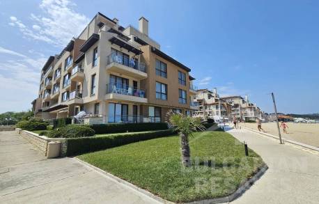 Sea view, beachfront, 3 bedrooms, “Obzor Beach Resort” complex - Photo 31