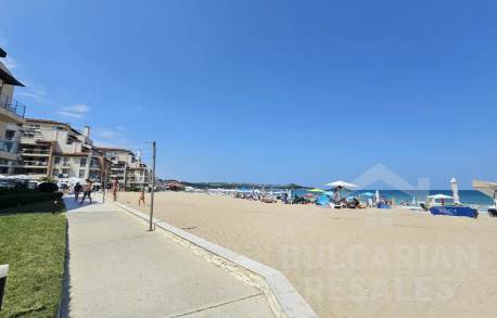 Sea view, beachfront, 3 bedrooms, “Obzor Beach Resort” complex - Photo 32
