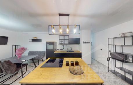 Apartmán s dizajnovou rekonštrukciou v komplexe „Sol e Mar“ - Фото1