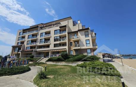 Sea view, beachfront, 3 bedrooms, “Obzor Beach Resort” complex - Photo 34