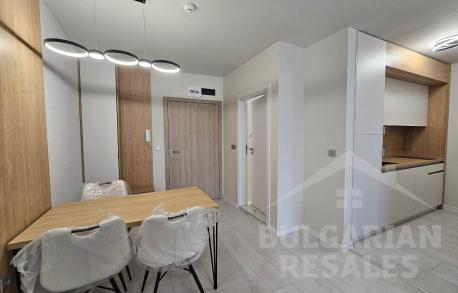 Ново обзавеждане, чудесно разпределение и гледка към басейна! - Снимка 2