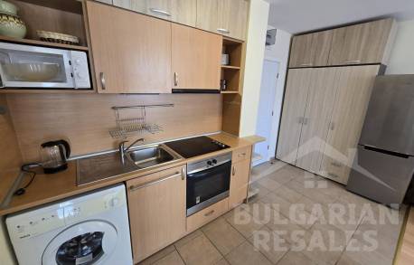 Светъл апартамент с изглед към басейна в „Nessebar Fort Club“ - Снимка 4