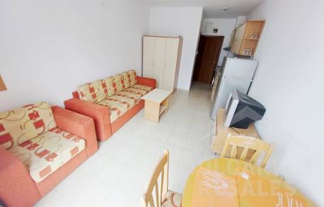 Special offer! Studio overlooking the pool - Photo 8