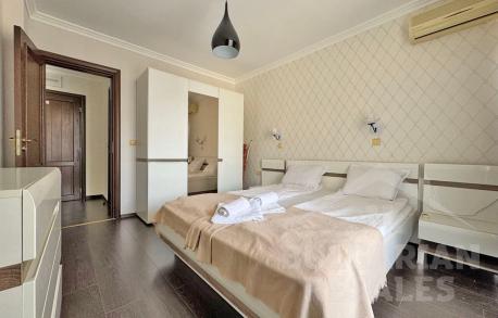 First line! Apartment with laconic design - Photo 10