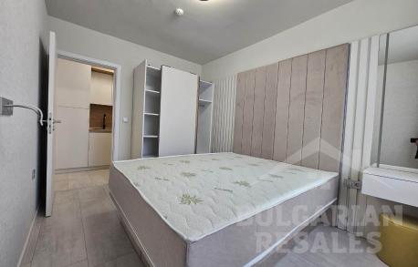 Ново обзавеждане, чудесно разпределение и гледка към басейна! - Снимка 7