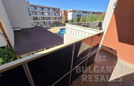 Светъл апартамент с изглед към басейна в „Nessebar Fort Club“ - Снимка 11