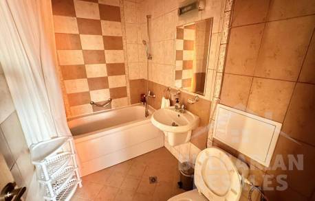 Апартамент в „Royal Sun“: две спални и изглед към басейна - Снимка 9