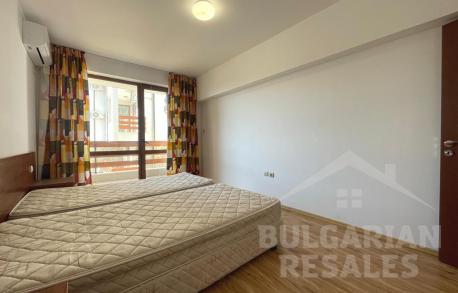 View to the pool! Large apartment in Kosharitsa - Photo 10