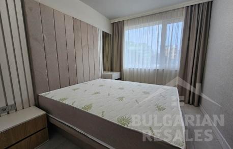 Ново обзавеждане, чудесно разпределение и гледка към басейна! - Снимка 9