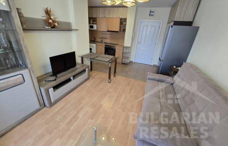 Светъл апартамент с изглед към басейна в „Nessebar Fort Club“ - Снимка 2