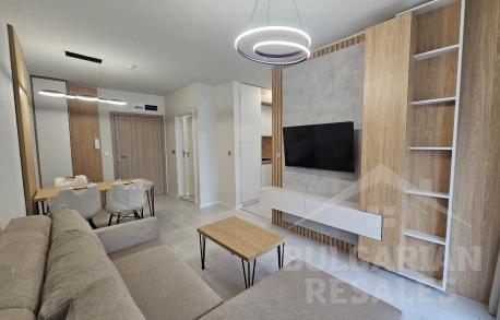 Ново обзавеждане, чудесно разпределение и гледка към басейна! - Снимка 3