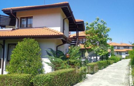 Продажба на просторен апартамент във вила - Снимка 1