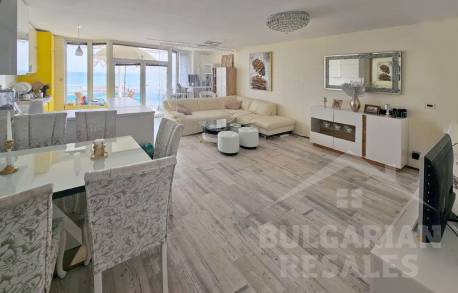 Výhľad na more, moderná rekonštrukcia, 2 spálne, komplex „Oasis“, Ravda - Фото3