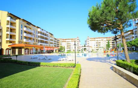 ID118 Тристаен апартамент в комплекс Royal Sun - Снимка 2