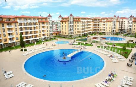 ID118 Тристаен апартамент в комплекс Royal Sun - Снимка 1