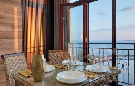 Penthouse with frontal sea view - Photo 9