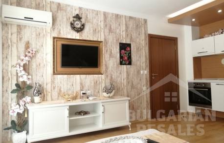 Красиво обзаведен апартамент в луксозен комплекс - Снимка 9