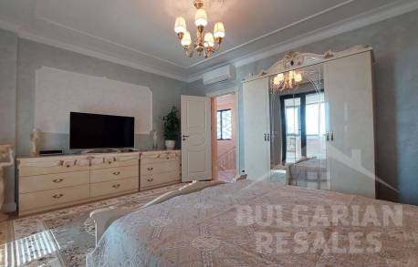 Луксозна къща с 4 спални в луксозния комплекс Victoria Royal Garden - Снимка 29