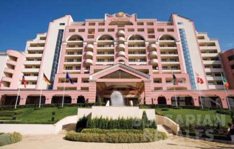  Апартамент с панорамна гледка към морето на първа линия - Снимка 15