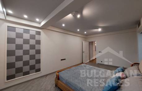 Къща с басейн в елитно вилно селище в България - Снимка 7