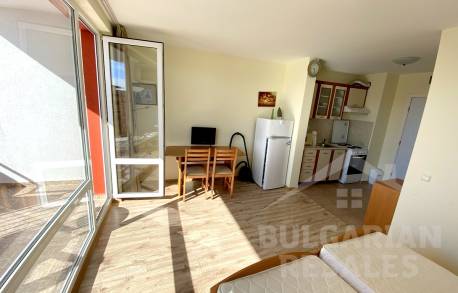 Sea view! Large studio in the complex on the first line - Photo 5