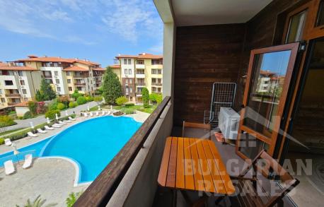 Луксозен апартамент с гледка към морето и басейн на първа линия в Свети Влас - Снимка 5