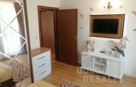 Красиво обзаведен апартамент в луксозен комплекс - Снимка 11