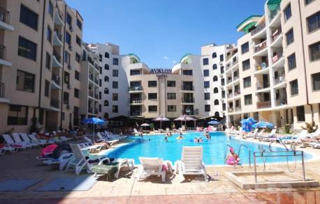 ID1348 Апартамент с изглед към басейна в Avalon - Снимка 1