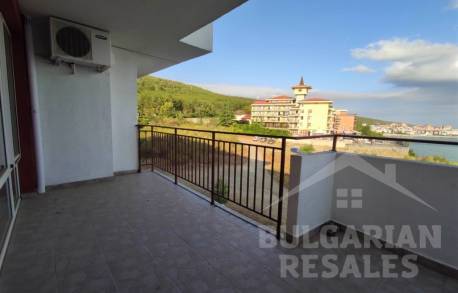 Двустаен апартамент с красива гледка към морето в Свети Влас - Снимка 13