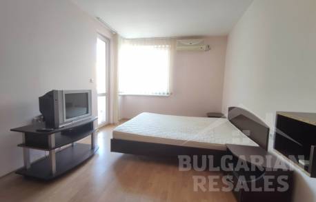 Двустаен апартамент с красива гледка към морето в Свети Влас - Снимка 9