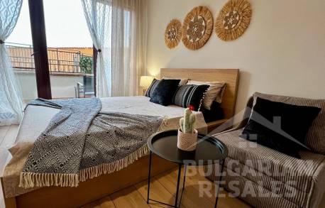 Первая линия! Студия с хорошей мебелью, вид на бассейн - Фото 10