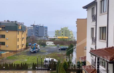 Апартамент с гледка море в елитен комплекс - Снимка 13