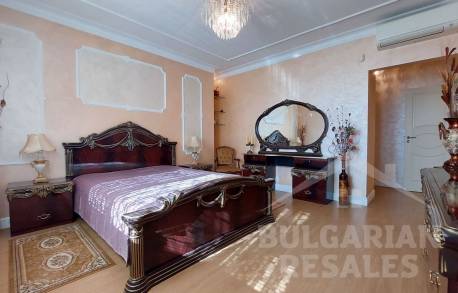 Луксозна къща с 4 спални в луксозния комплекс Victoria Royal Garden - Снимка 16