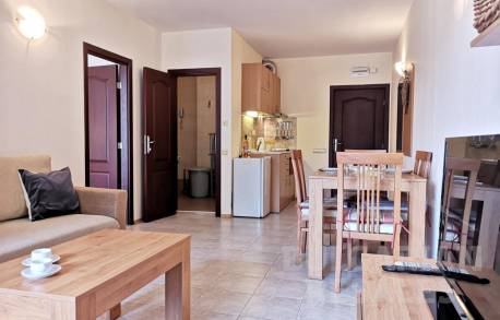 апартамент с ремонт на 200 метра от плажа - Снимка 2