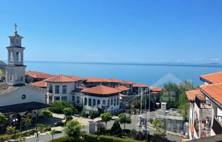 Голям апартамент тип мезонет с гледка към морето - Снимка 1