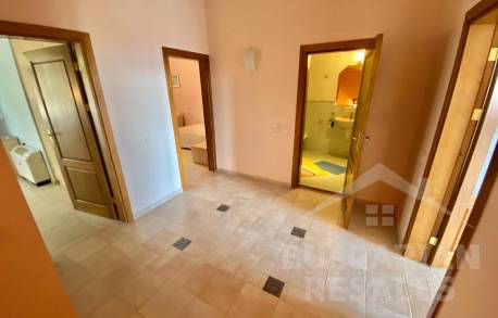 Къща с 4 спални в ексклузивен район на курорта - Снимка 13