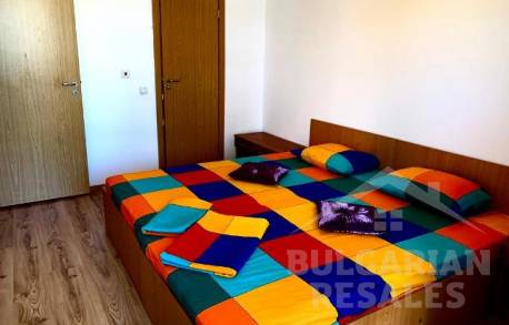 Two-bedroom apartment in an apartment complex without a swimming pool - Photo 9