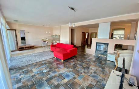 Къща с 4 спални в ексклузивен район на курорта - Снимка 7