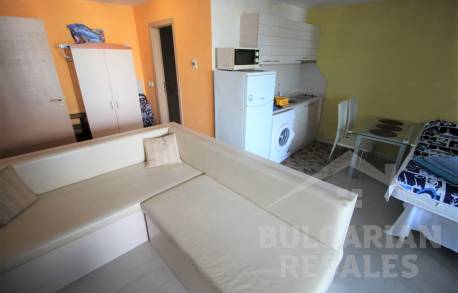 Добра инвестиция! Просторно студио във Villa Itta - Снимка 3