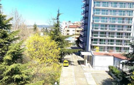 Two-bedroom apartment in an apartment complex without a swimming pool - Photo 13