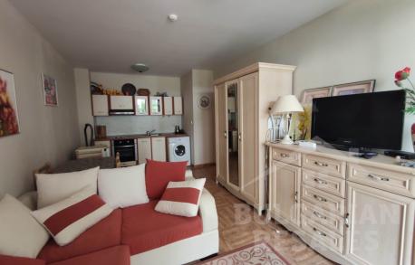 Апартамент на 1 линия в комплекс Royal Bay 2 - Снимка 1