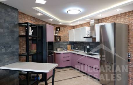 Апартамент с три спални на отлична локация в близост до парк и плаж - Снимка 2