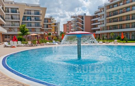 Spacious apartment with access to the pool in a great complex - Photo 1